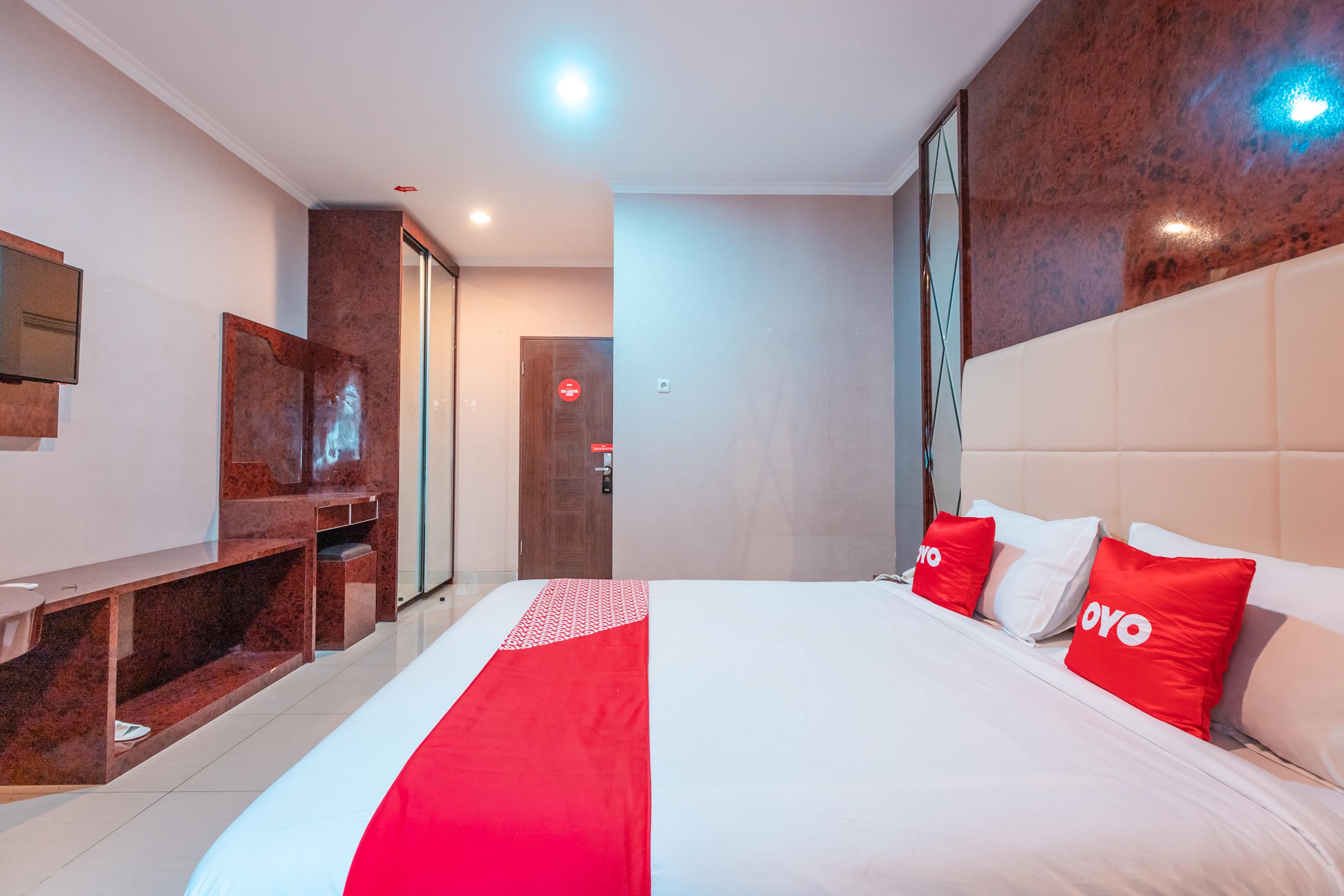OYO Flagship 2131 Hotel Binong Tangerang Exterior foto